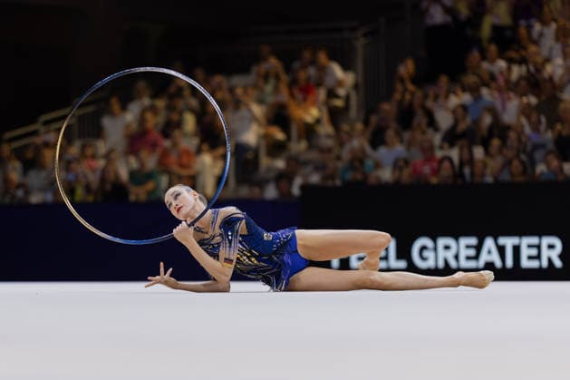 Weltmeisterschaft der Rhythmischen Sportgymnastik Darja Varfolomeev (Deutschland) während ihrer Übung mit dem Reifen. Weltmeisterschaft der Rhythmischen Sportgymnastik vom 11. bis zum 16. August in der Festhalle in Frankfurt am Main. Qualifikation Tag 1., Frankfurt am Main Hessen Deutschland Festhalle *** World Rhythmic Gymnastics Championships: Darja Varfolomeev of Germany during her hoop routine. World Rhythmic Gymnastics Championships, August 11–16, at the Festhalle in Frankfurt am Main. Qualifying Round, Day 1, Frankfurt am Main, Hesse, Germany, Festhalle