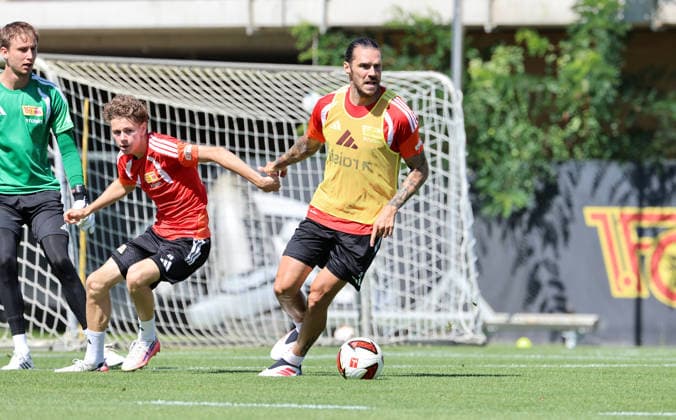 Linus Güther, Christopher Trimmel am Ball Zweikampf Spielszene Aktion Fußball Fussball Training Bundesliga Herren DFL Saison 2026 2027 12.08.2026 1.FC Union Berlin FCU DFL regulations prohibit any use of photographs as image sequences and or quasi-video. *** Linus Güther, Christopher Trimmel on the ball, tackle, game scene, action, sports, soccer, soccer training, Bundesliga, men s, DFL, 2026–2027 season, December 8, 2026, 1. FC Union Berlin, FCU. DFL regulations prohibit any use of photographs as image sequences and or quasi-video.