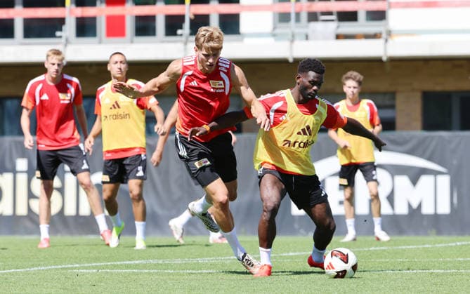 Aljoscha Kemlein, Emmanuel Latte Lath Zweikampf Spielszene Aktion Fußball Fussball Training Bundesliga Herren DFL Saison 2026 2027 12.08.2026 1.FC Union Berlin FCU DFL regulations prohibit any use of photographs as image sequences and or quasi-video. *** Aljoscha Kemlein, Emmanuel Latte Lath, one-on-one duel, game scene, action, sports, soccer, soccer training, Bundesliga, men s, DFL, 2026–2027 season, December 8, 2026, 1. FC Union Berlin (FCU). DFL regulations prohibit any use of photographs as image sequences and or quasi-video.