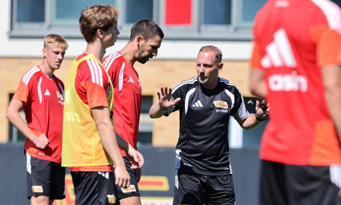 Trainer Mauro Lustrinelli redet mit Rani Khedira Aktion Oberkörper Fußball Fussball Training Bundesliga Herren DFL Saison 2026 2027 12.08.2026 1.FC Union Berlin FCU DFL regulations prohibit any use of photographs as image sequences and or quasi-video. *** Coach Mauro Lustrinelli talks with Rani Khedira. Upper-body exercise. Sports. Soccer. Soccer training. Bundesliga. Men s. DFL. 2026–2027 season. December 8, 2026. 1. FC Union Berlin (FCU). DFL regulations prohibit any use of photographs as image sequences and or quasi-video.