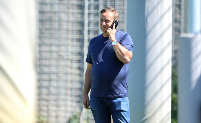 Sportdirektor Horst Heldt telefoniert Aktion Oberkörper Fußball Fussball Training Bundesliga Herren DFL Saison 2026 2027 12.08.2026 1.FC Union Berlin FCU DFL regulations prohibit any use of photographs as image sequences and or quasi-video. *** Sports Director Horst Heldt on the phone; Upper Body Workout; Sports; Soccer; Soccer Training; Bundesliga; Men s; DFL; 2026–2027 Season; December 8, 2026; 1. FC Union Berlin; FCU; DFL regulations prohibit any use of photographs as image sequences and or quasi-video