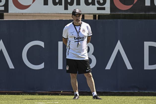 Besiktas complete preparations for UEFA Europa League second leg against Hradec Kralove ISTANBUL, TURKIYE - AUGUST 12: Besiktas head coach Vincenzo Italiano leads a training session at BJK Nevzat Demir Training Facilities in Istanbul, Turkiye, on August 12, 2026, as the team completes preparations for the second-leg match against Czech side Hradec Kralove in the UEFA Europa League third qualifying round. Murat Sengul Anadolu Istanbul Turkey. Editorial use only. Please get in touch for any other usage.  Copyright: x2026xAnadoluxMuratxSengulx