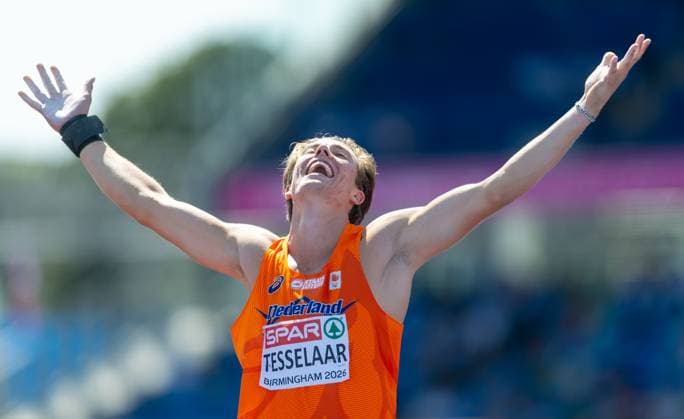 BIRMINGHAM - Jeff Tesselaar in action in the shot put at the decathlon during the third day of the European Athletics Championships. IRIS VAN DEN BROEK ANP xVIxANPxSportx xxANPxIVx 565319175 originalFilename: 565319175.jpg