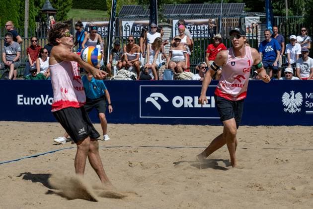 STARE JABLONKI, POLEN - AUGUST 12: Lui Wüst (Player 2, GER), Nils Ehlers (Player 1, GER) during the European Championships Beach volleyball, Beachvolleyball at Stare Jablonki on August 12, 2026 in Stare Jablonki, Polen. Polen Copyright: xPeterxWeberx