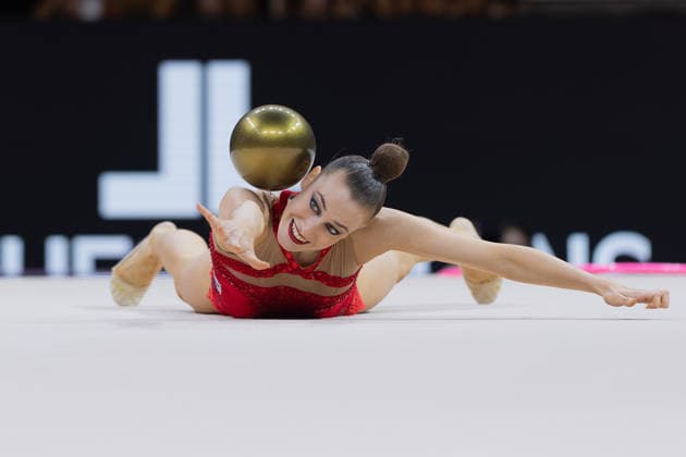 Weltmeisterschaft der Rhythmischen Sportgymnastik Darja Varfolomeev (Deutschland) während ihrer Übung mit dem Ball. Weltmeisterschaft der Rhythmischen Sportgymnastik vom 11. bis zum 16. August in der Festhalle in Frankfurt am Main. Qualifikation Tag 1., Frankfurt am Main Hessen Deutschland Festhalle *** World Rhythmic Gymnastics Championships: Darja Varfolomeev of Germany during her ball routine. World Rhythmic Gymnastics Championships, August 11–16, at the Festhalle in Frankfurt am Main. Qualifying Round, Day 1, Frankfurt am Main, Hesse, Germany, Festhalle