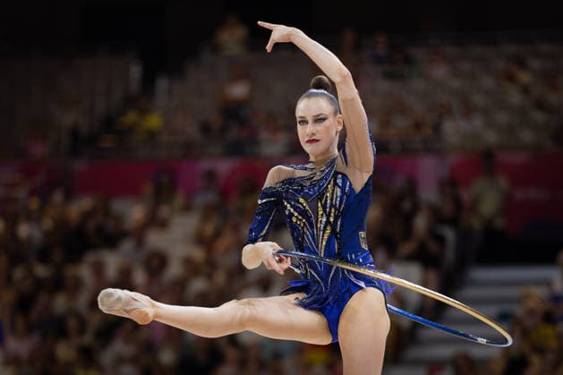 Weltmeisterschaft der Rhythmischen Sportgymnastik Darja Varfolomeev (Deutschland) während ihrer Übung mit dem Reifen. Weltmeisterschaft der Rhythmischen Sportgymnastik vom 11. bis zum 16. August in der Festhalle in Frankfurt am Main. Qualifikation Tag 1., Frankfurt am Main Hessen Deutschland Festhalle *** World Rhythmic Gymnastics Championships: Darja Varfolomeev of Germany during her hoop routine. World Rhythmic Gymnastics Championships, August 11–16, at the Festhalle in Frankfurt am Main. Qualifying Round, Day 1, Frankfurt am Main, Hesse, Germany, Festhalle
