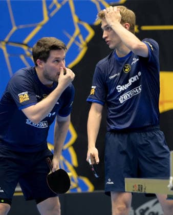 (260812) -- MALMO, Aug. 12, 2026 -- Kristian Karlsson (L) Anton Kallberg communicate with each other during the men s doubles round of 16 match between China s Lin Shidong Wen Ruibo and Sweden s Kristian Karlsson Anton Kallberg at the WTT Europe Smash Sweden 2026 in Malmo, Sweden, Aug. 12, 2026. ) (SP)SWEDEN-MALMO Table tennis, Tischtennis WTT EUROPE SMASH 2026 WengxXinyang 