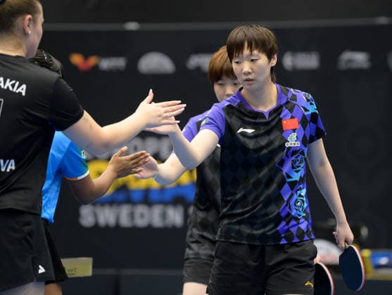 (260812) -- MALMO, Aug. 12, 2026 -- Wang Manyu Kuai Man greet their opponents after the women s doubles round of 16 match between China s Wang Manyu Kuai Man and Tatiana Kukulkova (Slovakia) Syndrela Das (India) at the WTT Europe Smash Sweden 2026 in Malmo, Sweden, Aug. 12, 2026. ) (SP)SWEDEN-MALMO Table tennis, Tischtennis WTT EUROPE SMASH 2026 WengxXinyang 