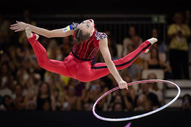 Weltmeisterschaft der Rhythmischen Sportgymnastik Taisiia Onofriichuk (Ukraine) während ihrer Übung mit dem Reifen. Weltmeisterschaft der Rhythmischen Sportgymnastik vom 11. bis zum 16. August in der Festhalle in Frankfurt am Main. Qualifikation Tag 1., Frankfurt am Main Hessen Deutschland Festhalle *** World Rhythmic Gymnastics Championships: Taisiia Onofriichuk of Ukraine during her hoop routine. World Rhythmic Gymnastics Championships, August 11–16, at the Festhalle in Frankfurt am Main. Qualifying Round, Day 1, Frankfurt am Main, Hesse, Germany, Festhalle