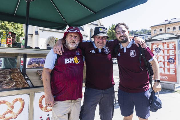Aston Villa fans poses for a photo prior to the UEFA Super Cup Final match between Paris Saint-Germain and Aston Villa at Red Bull Arena, Salzburg, Wals-Siezenheim on August 12th,2026 (Photo by Joao Bravo Sports Press Photo)  Copyright: xJoaoxBravo SportsxPressxPhotox Sportspressphoto_SPR204568
