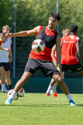 Regionalliga Nordost -Saison 26 27 Hallescher FC Training Neuzugang Osman Atilgan Halle, Deutschland 12.August 2026: Im Bild:Neuzugang Osman Atilgan (Halle) beim ersten Training in Halle Halle Saale Leuna Chemie Stadion Sachsen-Anhalt Deutschland *** Regionalliga Northeast, Season 26–27: Hallescher FC Training Session with New Signing Osman Atilgan, Halle, Germany, August 12, 2026. Pictured: New signing Osman Atilgan at his first training session in Halle at the Halle Saale Leuna Chemie Stadium, Saxony-Anhalt, Germany