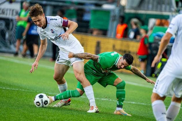 SOCCER - UEFA ECL, Rapid vs Paide VIENNA,AUSTRIA,12.AUG.26 - SOCCER - UEFA Conference League, qualification, SK Rapid Wien vs Paide Linnameeskond. Image shows Oskar Hoim (Paide) and Marco Tilio (Rapid).  GEPAxpictures xKevinxHackner