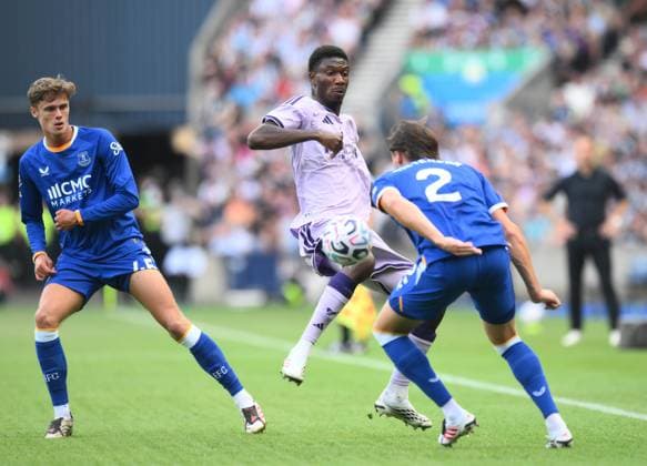 Aladji Bamba of Newcastle United (centre) in action Newcastle United v Everton, Preseason Friendly, Football, Murrayfield Stadium, Edinburgh, Scotland, UK - 12 Aug 2026Edinburgh Murrayfield Stadium Scotland United Kingdom  Copyright: xRichardxLee Shutterstockx 17066479ak