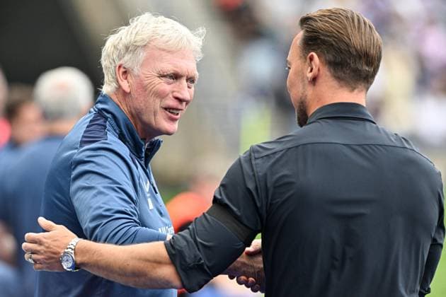 Newcastle United v Everton Pre-Season Friendly Manager Matthias Jaissle of Newcastle United and Manager David Moyes of Everton during the Pre-Season Friendly match at Scottish Gas Murrayfield Stadium, Edinburgh 12 08 2026 UK Newspapers OUT Copyright: xJamiexJohnstonx FIL-23757-0079
