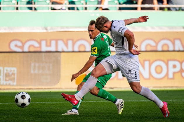 SOCCER - UEFA ECL, Rapid vs Paide VIENNA,AUSTRIA,12.AUG.26 - SOCCER - UEFA Conference League, qualification, SK Rapid Wien vs Paide Linnameeskond. Image shows Nikolaus Wurmbrand (Rapid) and Michael Lilander (Paide).  GEPAxpictures xKevinxHackner