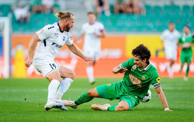 SOCCER - UEFA ECL, Rapid vs Paide VIENNA,AUSTRIA,12.AUG.26 - SOCCER - UEFA Conference League, qualification, SK Rapid Wien vs Paide Linnameeskond. Image shows Henri Anier (Paide) and Jakob Schoeller (Rapid).  GEPAxpictures xEdgarxEisner