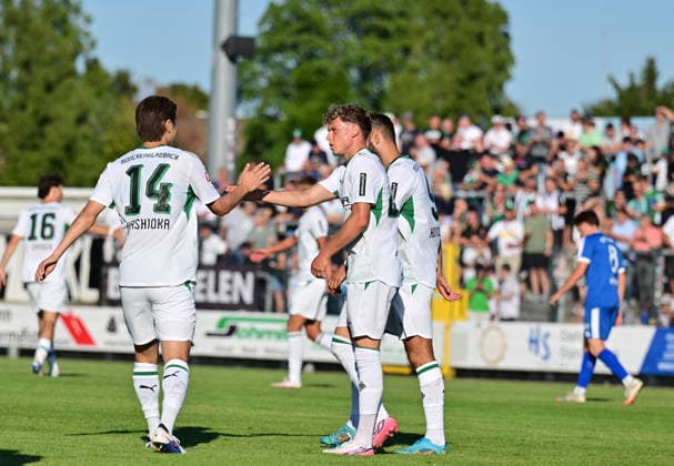 12.08.2026; Velbert; Fussball, Herren, Saison 2026 2027, Testspiel SSVg Velbert vs. Borussia Moenchengladbach Torjubel Gladbach nach dem Tor zum 0-2 bei v. li. Daiki Hashioka (Gladbach), Torschuetze Robin Hack (Gladbach), Franck Honorat (Gladbach) DFL regulations prohibit any use of photographs as image sequences and or quasi-video. IMS Arena Nordrhein-Westfalen Deutschland *** August 12, 2026 Velbert Soccer, Men s, 2026–2027 Season, Friendly Match: SSVg Velbert vs. Borussia Mönchengladbach. Gladbach celebrates after scoring the 0–2 goal; from left: Daiki Hashioka (Gladbach), goal scorers Robin Hack (Gladbach) and Franck Honorat (Gladbach). DFL regulations prohibit any use of photographs as image sequences and or quasi-video. IMS Arena, North Rhine-Westphalia, Germany