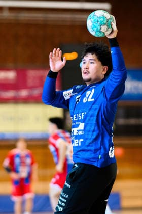 Bietigheim: HBL - 26 27 - SG BBM Bietigheim - Pfadi Winterthur Torhueter Ramon Kusnandar (Winterthur) Bietigheim-Bissingen Halle am Viadukt Baden-Württemberg Deutschland *** Bietigheim HBL 26 27 SG BBM Bietigheim Pfadi Winterthur Goalkeeper Ramon Kusnandar Winterthur Bietigheim Bissingen Halle am Viadukt Baden-Württemberg Germany