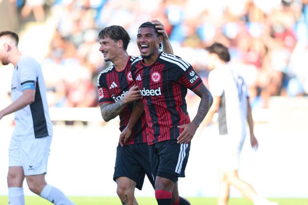 12.08.2026, Fussball Testspiel, FSV Frankfurt - Eintracht Frankfurt, v.l., Torjubel zum 0:1 durch Otavio Galdino Fernandes (Eintracht Frankfurt), Goal celebration, celebrate the goal, Robin Koch (Eintracht Frankfurt) DFL DFB REGULATIONS PROHIBIT ANY USE OF PHOTOGRAPHS AS IMAGE SEQUENCES AND OR QUASI-VIDEO. xdcx *** August 12, 2026, Soccer Friendly Match, FSV Frankfurt vs. Eintracht Frankfurt, from left, goal celebration for the 0–1 goal by Otavio Galdino Fernandes of Eintracht Frankfurt, goal celebration, celebrating the goal, Robin Koch, Eintracht Frankfurt. DFL and DFB regulations prohibit any use of photographs as image sequences and or quasi-video. xdcx Copyright: HMBxMedia Claus