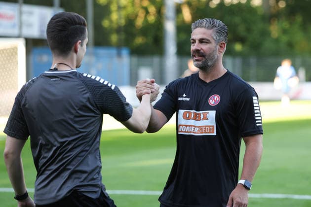 12.08.2026, Fussball, Herren, Regionalliga Nord, 16. Spieltag, FC Eintracht Norderstedt - BSV Kickers Emden Trainer Özden Kocadal (FC Eintracht Norderstedt) *** August 12, 2026, Soccer, Men s, Regionalliga Nord, Matchday 16, FC Eintracht Norderstedt vs. BSV Kickers Emden Coach Özden Kocadal, FC Eintracht Norderstedt