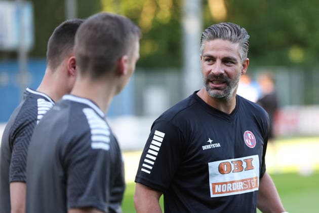 12.08.2026, Fussball, Herren, Regionalliga Nord, 16. Spieltag, FC Eintracht Norderstedt - BSV Kickers Emden Trainer Özden Kocadal (FC Eintracht Norderstedt) *** August 12, 2026, Soccer, Men s, Regionalliga Nord, Matchday 16, FC Eintracht Norderstedt vs. BSV Kickers Emden Coach Özden Kocadal, FC Eintracht Norderstedt