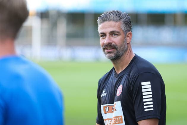 12.08.2026, Fussball, Herren, Regionalliga Nord, 16. Spieltag, FC Eintracht Norderstedt - BSV Kickers Emden Trainer Özden Kocadal (FC Eintracht Norderstedt) *** August 12, 2026, Soccer, Men s, Regionalliga Nord, Matchday 16, FC Eintracht Norderstedt vs. BSV Kickers Emden Coach Özden Kocadal, FC Eintracht Norderstedt