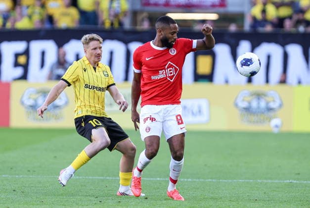 12.08.2026, Katowice Liga Konferencji UEFA sezon 2026 27 runda III kwalifikacji, GKS Katowice - Hapoel Tel Aviv - UEFA Conference League football Match season 2026 27 round III qualification GKS Katowice - Hapoel Tel Aviv Nz. Marcel Wedrychowski Emmanuel Boateng Fot. Michal Chwieduk Arena Akcji NEWSPIX.PL --- newspix.pl POLAND OUT! 