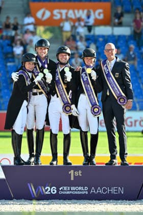 Aachen, Hauptstadion, 12.08.26, GER, FEI World Championships Aachen 2026, Lambertz-Preis, Grand Prix Team Dressur Bild: Siegerfoto des Weltmeisters Team Deutschland v.li.Isabell WERTH (Deutschland), Frederic WANDRES (Deutschland), Raphael NETZ (Deutschland), Katharina HEMMER (Deutschland) und Teamchef Klaus ROESER (Deutschland) Nordrhein-Westfalen Deutschland *** Aachen, Main Stadium, August 12, 2026, GER, FEI World Championships Aachen 2026, Lambertz Prize, Grand Prix Team Dressage—Winning photo of the World Champion Team Germany (from left): Isabell WERTH (Germany), Frederic WANDRES (Germany), Raphael NETZ (Germany), Katharina HEMMER (Germany), and team manager Klaus ROESER (Germany, North Rhine-Westphalia, Germany)