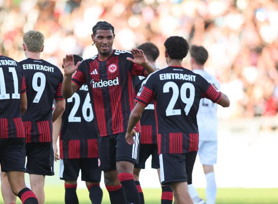 12.08.2026, Fussball Testspiel, FSV Frankfurt - Eintracht Frankfurt, v.l., Torjubel zum 0:1 durch Otavio Galdino Fernandes (Eintracht Frankfurt), Goal celebration, celebrate the goal DFL DFB REGULATIONS PROHIBIT ANY USE OF PHOTOGRAPHS AS IMAGE SEQUENCES AND OR QUASI-VIDEO. xdcx *** August 12, 2026, Soccer Friendly Match, FSV Frankfurt vs. Eintracht Frankfurt, from left, goal celebration for the 0–1 goal by Otavio Galdino Fernandes of Eintracht Frankfurt, goal celebration, celebrating the goal. DFL and DFB regulations prohibit any use of photographs as image sequences and or quasi-video. xdcx Copyright: HMBxMedia Claus
