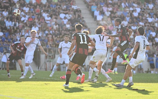 12.08.2026, xfux, Fussball Testspiel, FSV Frankfurt - Eintracht Frankfurt, v.l. Torschuetze Torschütze Otavio (Eintracht Frankfurt) Goal scored, Tor zum 0:1 Kopfball, Kopfballduell (DFL DFB REGULATIONS PROHIBIT ANY USE OF PHOTOGRAPHS as IMAGE SEQUENCES and or QUASI-VIDEO) Frankfurt am Main *** August 12, 2026, xfux, Soccer Friendly Match, FSV Frankfurt vs. Eintracht Frankfurt, from left: Goal Scorer Otavio, Eintracht Frankfurt Goal Scored, Goal to make it 0–1, header, header duel. DFL and DFB regulations prohibit any use of photographs as image sequences and or quasi-video. Frankfurt am Main
