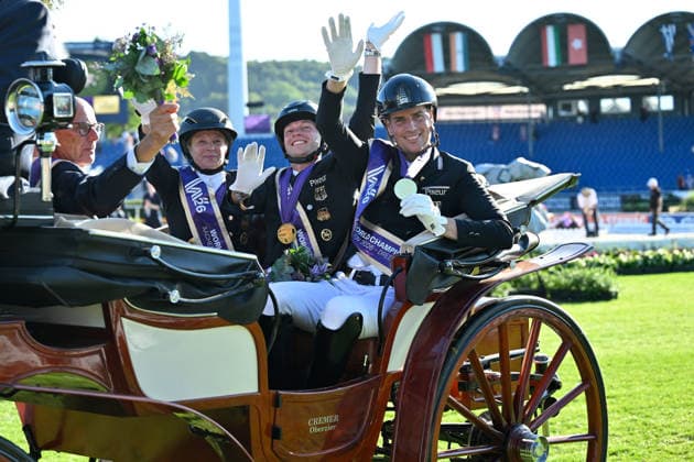 Aachen, Hauptstadion, 12.08.26, GER, FEI World Championships Aachen 2026, Lambertz-Preis, Grand Prix Team Dressur Bild: Siegerfoto des Weltmeisters Team Deutschland v.li.Teamchef Klaus ROESER (Deutschland), Isabell WERTH (Deutschland), Raphael NETZ (Deutschland) und Frederic WANDRES (Deutschland) Nordrhein-Westfalen Deutschland *** Aachen, Main Stadium, August 12, 2026, GER, FEI World Championships Aachen 2026, Lambertz Prize, Grand Prix Team Dressage: Photo of the winning Team Germany at the World Championships (from left): Team Manager Klaus ROESER (Germany), Isabell WERTH (Germany), Raphael NETZ (Germany), and Frederic WANDRES (Germany, North Rhine-Westphalia, Germany)