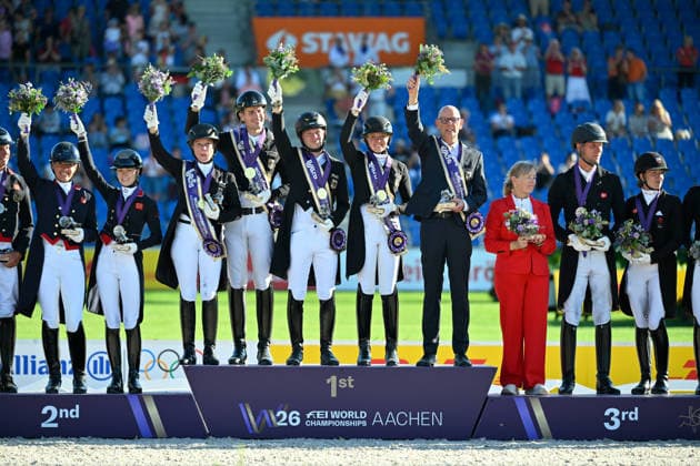 Aachen, Hauptstadion, 12.08.26, GER, FEI World Championships Aachen 2026, Lambertz-Preis, Grand Prix Team Dressur Bild: Siegerfoto des Weltmeisters Team Deutschland v.li.Isabell WERTH (Deutschland), Frederic WANDRES (Deutschland), Raphael NETZ (Deutschland), Katharina HEMMER (Deutschland) und Teamchef Klaus ROESER (Deutschland) Nordrhein-Westfalen Deutschland *** Aachen, Main Stadium, August 12, 2026, GER, FEI World Championships Aachen 2026, Lambertz Prize, Grand Prix Team Dressage—Winning photo of the World Champion Team Germany (from left): Isabell WERTH (Germany), Frederic WANDRES (Germany), Raphael NETZ (Germany), Katharina HEMMER (Germany), and team manager Klaus ROESER (Germany, North Rhine-Westphalia, Germany)