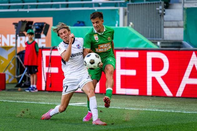 SOCCER - UEFA ECL, Rapid vs Paide VIENNA,AUSTRIA,12.AUG.26 - SOCCER - UEFA Conference League, qualification, SK Rapid Wien vs Paide Linnameeskond. Image shows Daniel Luts (Paide) and Jonas Auer (Rapid).  GEPAxpictures xKevinxHackner