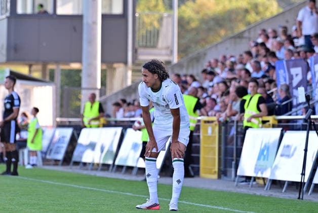 12.08.2026; Velbert; Fussball, Herren, Saison 2026 2027, Testspiel SSVg Velbert vs. Borussia Moenchengladbach Wael Mohya (Gladbach) steht angeschlagen auf dem Platz; es geht nicht mehr weiter. DFL regulations prohibit any use of photographs as image sequences and or quasi-video. IMS Arena Nordrhein-Westfalen Deutschland *** August 12, 2026 Velbert Soccer, Men s, 2026–2027 Season, Friendly Match: SSVg Velbert vs. Borussia Mönchengladbach. Wael Mohya. Gladbach is struggling on the field; they can’t go on any longer. DFL regulations prohibit any use of photographs as image sequences and or quasi-video. IMS Arena, North Rhine-Westphalia, Germany