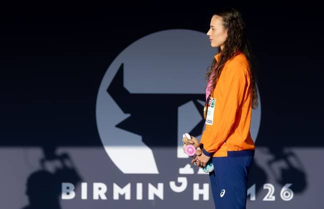 BIRMINGHAM - Nadine Visser during the 100-meter hurdles medal ceremony on the third day of the European Athletics Championships. IRIS VAN DEN BROEK ANP xVIxANPxSportx xxANPxIVx 565329601 originalFilename: 565329601.jpg