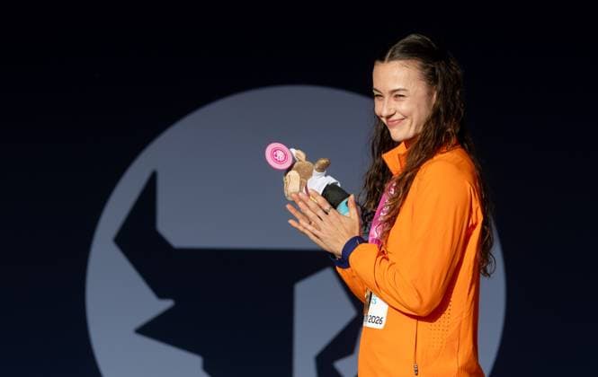 BIRMINGHAM - Nadine Visser during the 100-meter hurdles medal ceremony on the third day of the European Athletics Championships. IRIS VAN DEN BROEK ANP xVIxANPxSportx xxANPxIVx 565329628 originalFilename: 565329628.jpg