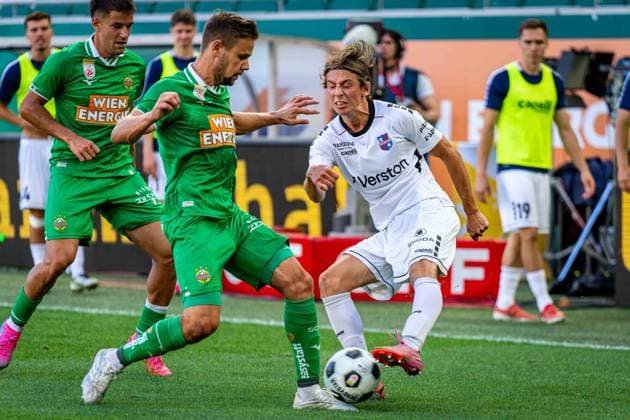 SOCCER - UEFA ECL, Rapid vs Paide VIENNA,AUSTRIA,12.AUG.26 - SOCCER - UEFA Conference League, qualification, SK Rapid Wien vs Paide Linnameeskond. Image shows Louis Schaub (Rapid) and Daniel Luts (Paide).  GEPAxpictures xKevinxHackner