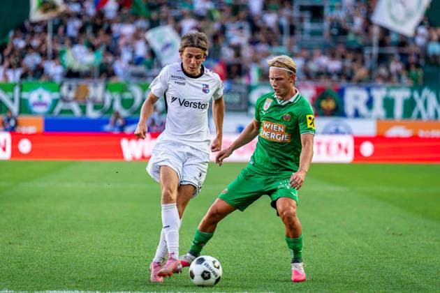 SOCCER - UEFA ECL, Rapid vs Paide VIENNA,AUSTRIA,12.AUG.26 - SOCCER - UEFA Conference League, qualification, SK Rapid Wien vs Paide Linnameeskond. Image shows Daniel Luts (Paide) and Tobias Gulliksen (Rapid).  GEPAxpictures xKevinxHackner
