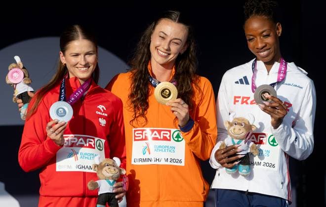 BIRMINGHAM - Pia Skrzyszowska (POL), Nadine Visser and Laeticia Bapte (FRA) during the 100-meter hurdles medal ceremony on the third day of the European Athletics Championships. IRIS VAN DEN BROEK ANP xVIxANPxSportx xxANPxIVx 565329753 originalFilename: 565329753.jpg