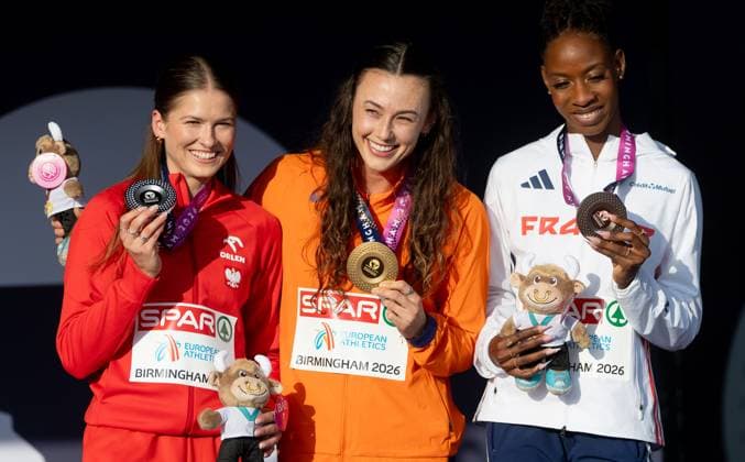 BIRMINGHAM - Pia Skrzyszowska (POL), Nadine Visser and Laeticia Bapte (FRA) during the 100-meter hurdles medal ceremony on the third day of the European Athletics Championships. IRIS VAN DEN BROEK ANP xVIxANPxSportx xxANPxIVx 565329774 originalFilename: 565329774.jpg
