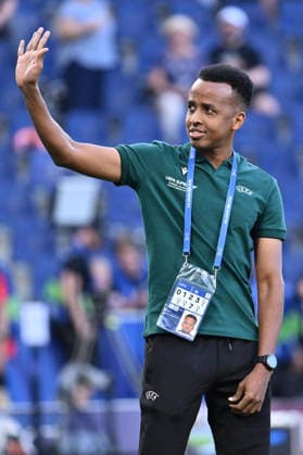 IPA87422016 - Referee Omar Artan (SOM) before the UEFA Super Cup Final between Paris Saint-Germain F.C. and Aston Villa F.C. at the Salzburg Stadium on August 12, 2026, in Salzburg, Austria.  Copyright: xDomenicoxCippitelli IPAxSportx xx 87422016