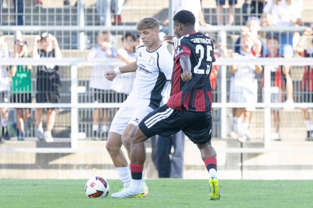 Testspiel: FSV Frankfurt - Eintracht Frankfurt, 12.08.2026 Otavio (Eintracht Frankfurt 5) & Emmanuel McDonald (FSV Frankfurt 27) i Zweikampf um den Ball, FSV Frankfurt - Eintracht Frankfurt, Frankfurt, BBBank Arena, 12.8.2026 *** Friendly Match: FSV Frankfurt vs. Eintracht Frankfurt, August 12, 2026; Otavio (Eintracht Frankfurt) 5, Emmanuel McDonald (FSV Frankfurt) 27; Battle for the ball, FSV Frankfurt vs. Eintracht Frankfurt, Frankfurt, BBBank Arena, August 12, 2026 Copyright: xBEAUTIFULxSPORTS Gawlikx