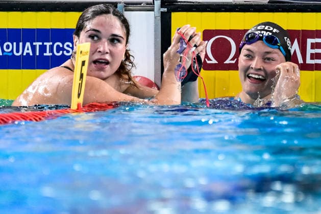 2026 European Aquatics Championships, Centre Aquatique Olympique, Paris 12 8 2026 Women™s 100m Breaststroke Final Ireland™s Mona McSharry celebrates winning a silver medal with Benedetta Pilato of Italy Mona McSharry celebrates winning a silver medal with Benedetta Pilato 12 8 2026  Copyright: xx 20260812_GSca_PS36738