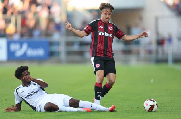 12.08.2026, Fussball Testspiel, FSV Frankfurt - Eintracht Frankfurt, v.l., Uche Obiogumu (FSV Frankfurt), Love Arrhov (Eintracht Frankfurt) DFL DFB REGULATIONS PROHIBIT ANY USE OF PHOTOGRAPHS AS IMAGE SEQUENCES AND OR QUASI-VIDEO. xdcx *** August 12, 2026, Soccer friendly match, FSV Frankfurt vs. Eintracht Frankfurt, from left: Uche Obiogumu (FSV Frankfurt) and Love Arrhov (Eintracht Frankfurt). DFL and DFB regulations prohibit any use of photographs as image sequences and or quasi-video. xdcx Copyright: HMBxMedia Claus