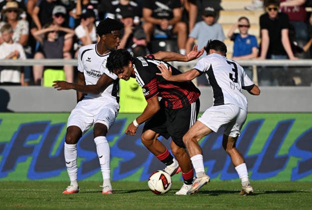 12.08.2026, xjhx, Fussball Testspiel, FSV Frankfurt - Eintracht Frankfurt v.l. Uche Obiogumu (FSV Frankfurt), Can Uzun (Eintracht Frankfurt), Jan-Erik Eichhorn (FSV Frankfurt) Frankfurt am Main *** August 12, 2026, xjhx, Soccer Friendly Match, FSV Frankfurt vs. Eintracht Frankfurt: Uche Obiogumu (FSV Frankfurt), Can Uzun (Eintracht Frankfurt), Jan Erik Eichhorn (FSV Frankfurt), Frankfurt am Main