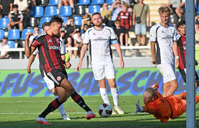 12.08.2026, xjhx, Fussball Testspiel, FSV Frankfurt - Eintracht Frankfurt v.l. Younes Ebnoutalib (Eintracht Frankfurt) Goal scored, erzielt das Tor zum 0:2 celebrate the goal, Der Torjubel zum Frankfurt am Main *** August 12, 2026, xjhx, Soccer Friendly Match, FSV Frankfurt vs. Eintracht Frankfurt, Younes Ebnoutalib, Eintracht Frankfurt, Goal scored, scores the goal to make it 0–2, celebrates the goal, The goal celebration in Frankfurt am Main