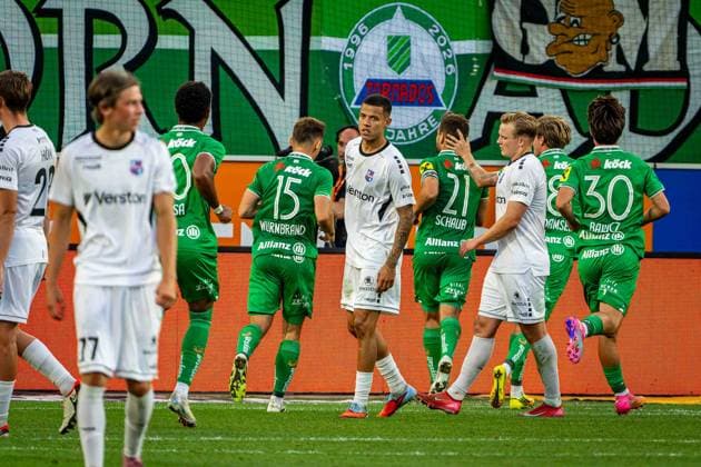 SOCCER - UEFA ECL, Rapid vs Paide VIENNA,AUSTRIA,12.AUG.26 - SOCCER - UEFA Conference League, qualification, SK Rapid Wien vs Paide Linnameeskond. Image shows the disappointment of Daniel Luts and Victor Hugo (Paide) as well as the rejoicing of Nikolaus Wurmbrand, Louis Schaub, Toni Adamsen and Nico Bajlicz (Rapid).  GEPAxpictures xKevinxHackner