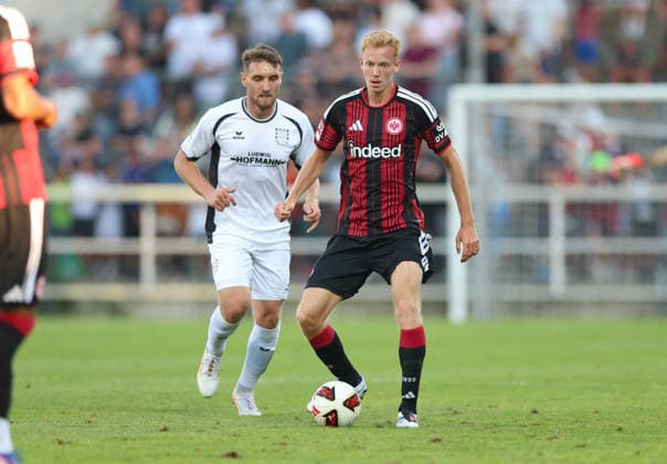 12.08.2026, Fussball Testspiel, FSV Frankfurt - Eintracht Frankfurt, v.l., Amar Suljic (FSV Frankfurt), Hugo Larsson (Eintracht Frankfurt) DFL DFB REGULATIONS PROHIBIT ANY USE OF PHOTOGRAPHS AS IMAGE SEQUENCES AND OR QUASI-VIDEO. xdcx *** August 12, 2026, Soccer friendly match, FSV Frankfurt vs. Eintracht Frankfurt, from left: Amar Suljic (FSV Frankfurt), Hugo Larsson (Eintracht Frankfurt). DFL and DFB regulations prohibit any use of photographs as image sequences and or quasi-video. xdcx Copyright: HMBxMedia Claus