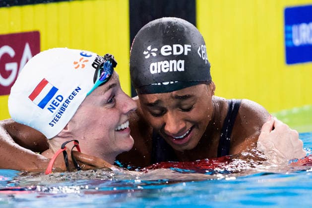 260812 Sara Curtis of Italy is being hugged by Marrit Steenbergen of Netherlands after breaking the world record when competing in a women™s 50 meters backstroke swimming semifinal during day 13 of the 2026 European Aquatics Championships on August 12, 2026 in Saint-Denis. Photo: Joel Marklund BILDBYRAN kod JM JM0840 bbeng simning swimming svomming 2026 european aquatics championships em dam jubel *** August 12, 2026: Sara Curtis of Italy is being hugged by Marrit Steenbergen of the Netherlands after breaking the world record while competing in the women’s 50-meter backstroke semifinal on Day 13 of the 2026 European Aquatics Championships on August 12, 2026 in Saint Denis. Photo by Joel Marklund, BILDBYRAN, code JM JM0840 bbeng swimming 2026 European Aquatics Championships European Championships women s celebration  Copyright: JOELxMARKLUND BB260812JM121