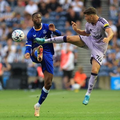 Newcastle United v Everton Pre-Season Friendly Mason Miley of Newcastle United (right) competes for the ball with Beto of Everton during the Pre-Season Friendly match at Scottish Gas Murrayfield Stadium, Edinburgh 12 08 2026 UK Newspapers OUT Copyright: xFredxPalmerx FIL-23756-0067
